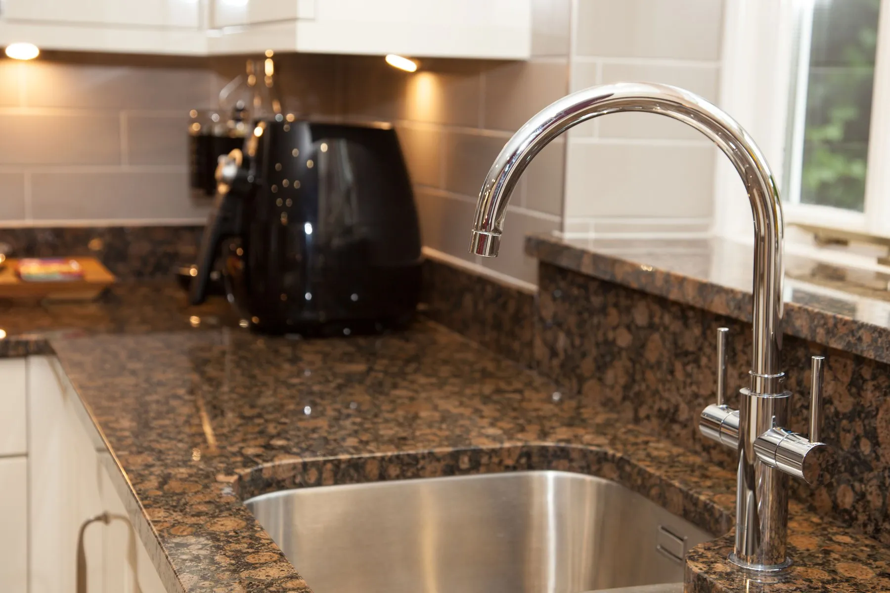 Undermount sink and swan-neck tap in a granite worktop